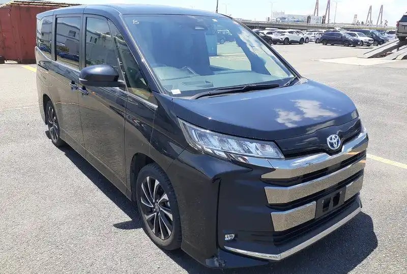 TOTOTA NOAH HYBRID S-Z, 2022