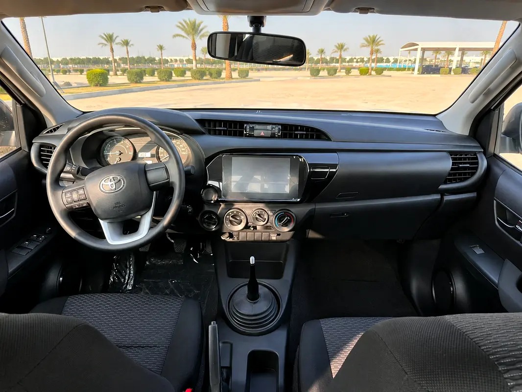 Toyota Hilux Double Cab DLX 2.4L 2016 thumbnail 3