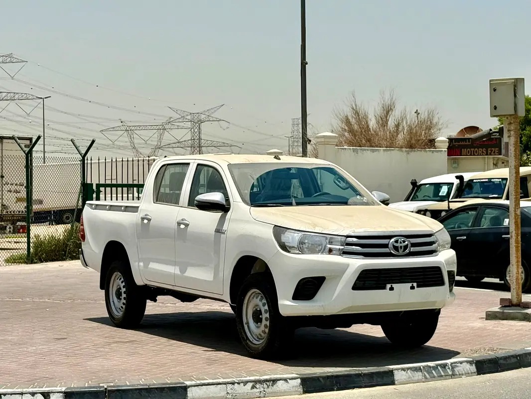 Toyota Hilux Double Cab DLX 2017 thumbnail 1