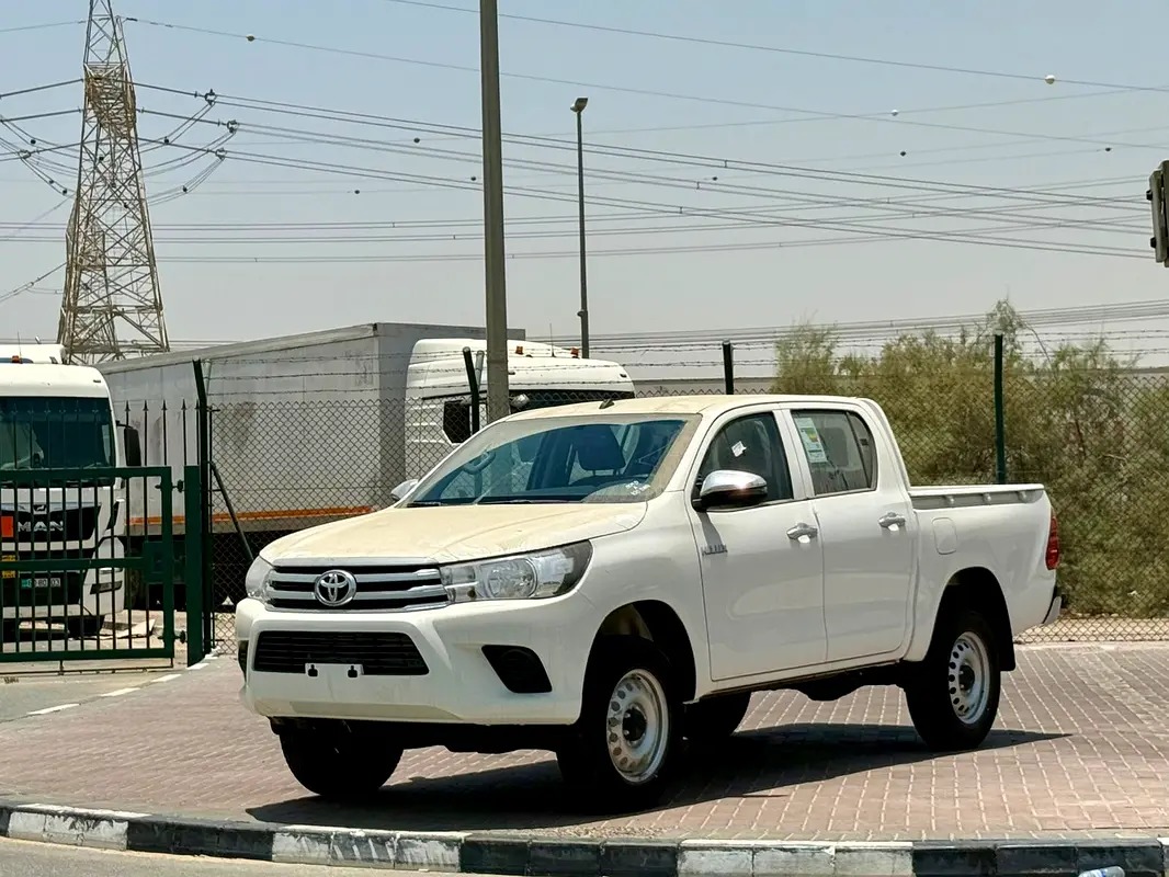 Toyota Hilux Double Cab DLX 2017 thumbnail 2