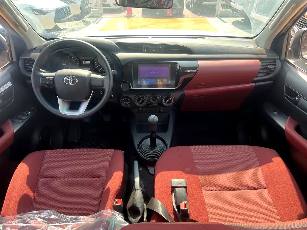 Toyota Hilux Double Cab DLX 2017 thumbnail 5