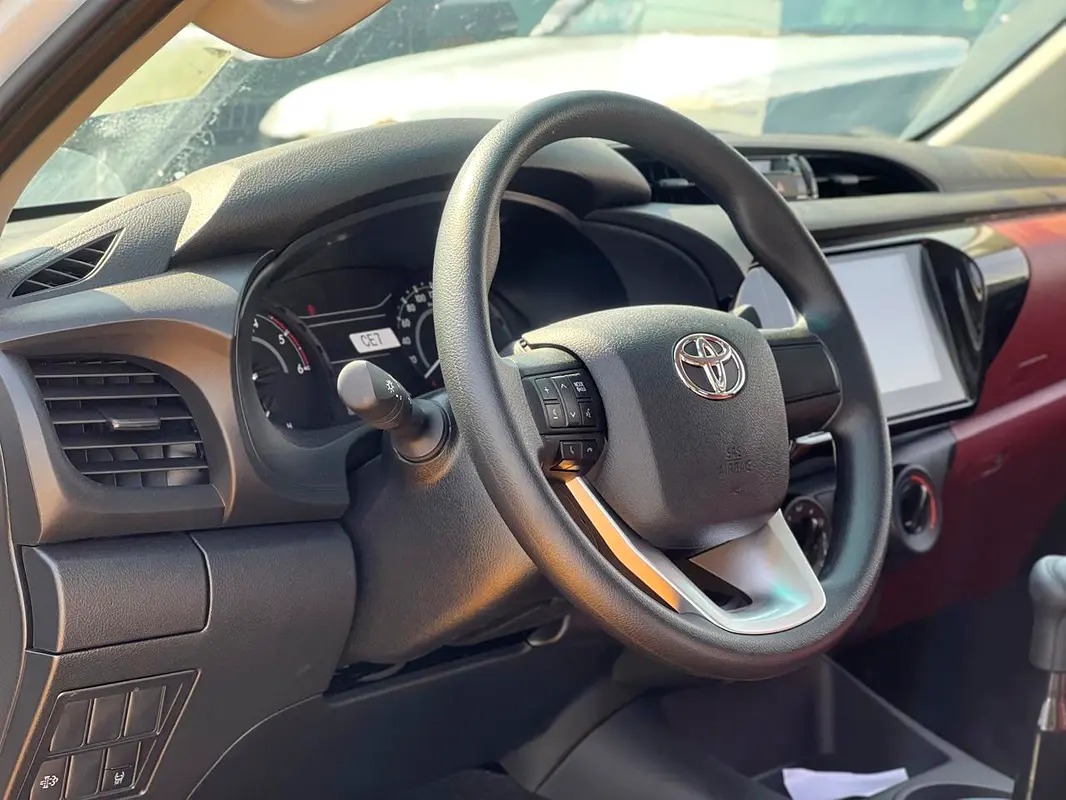 Toyota Hilux Double Cab DLX 2017 thumbnail 7