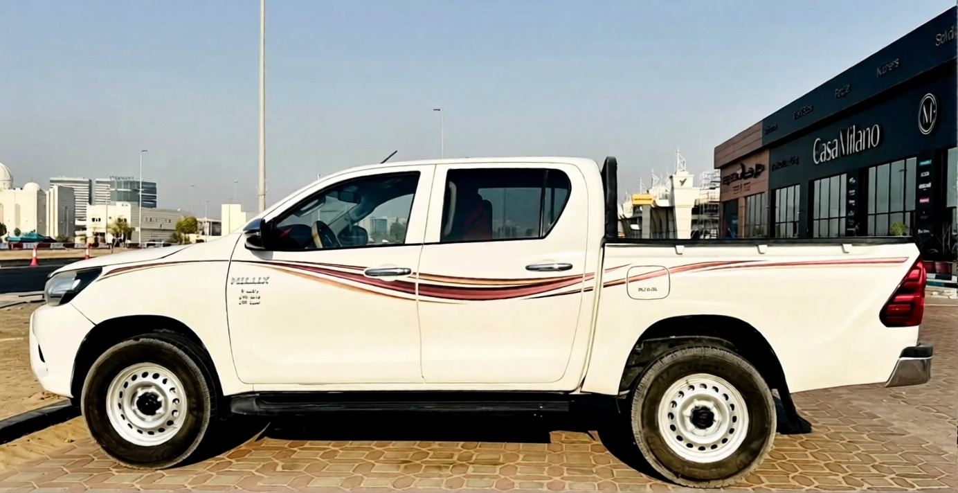 Toyota Hilux Double Cab Diesel 4*4 Manual Pickup DLX thumbnail 6