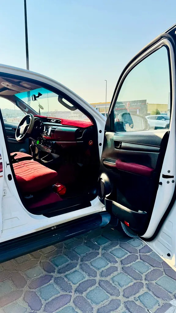 Toyota Hilux Double Cab Diesel 4*4 Manual Pickup DLX thumbnail 10