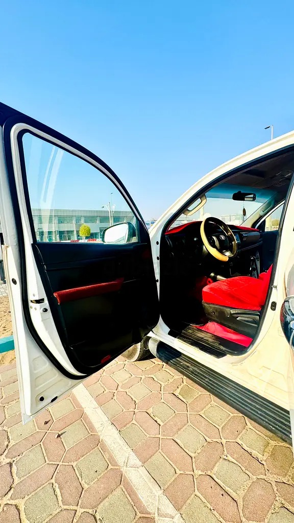 Toyota Hilux Double Cab Diesel 4*4 Manual Pickup DLX thumbnail 11