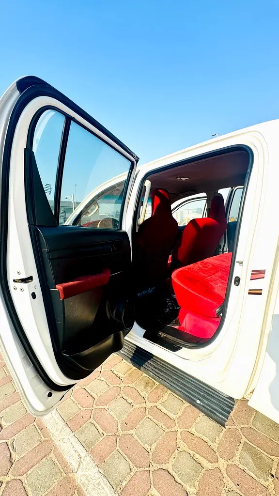 Toyota Hilux Double Cab Diesel 4*4 Manual Pickup DLX thumbnail 13