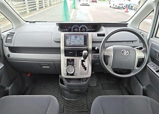 2009 TOYOTA NOAH DBA-ZRR70G 2WD thumbnail 1